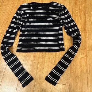 Brandy Melville Navy and White Long Sleeve Crop Tee